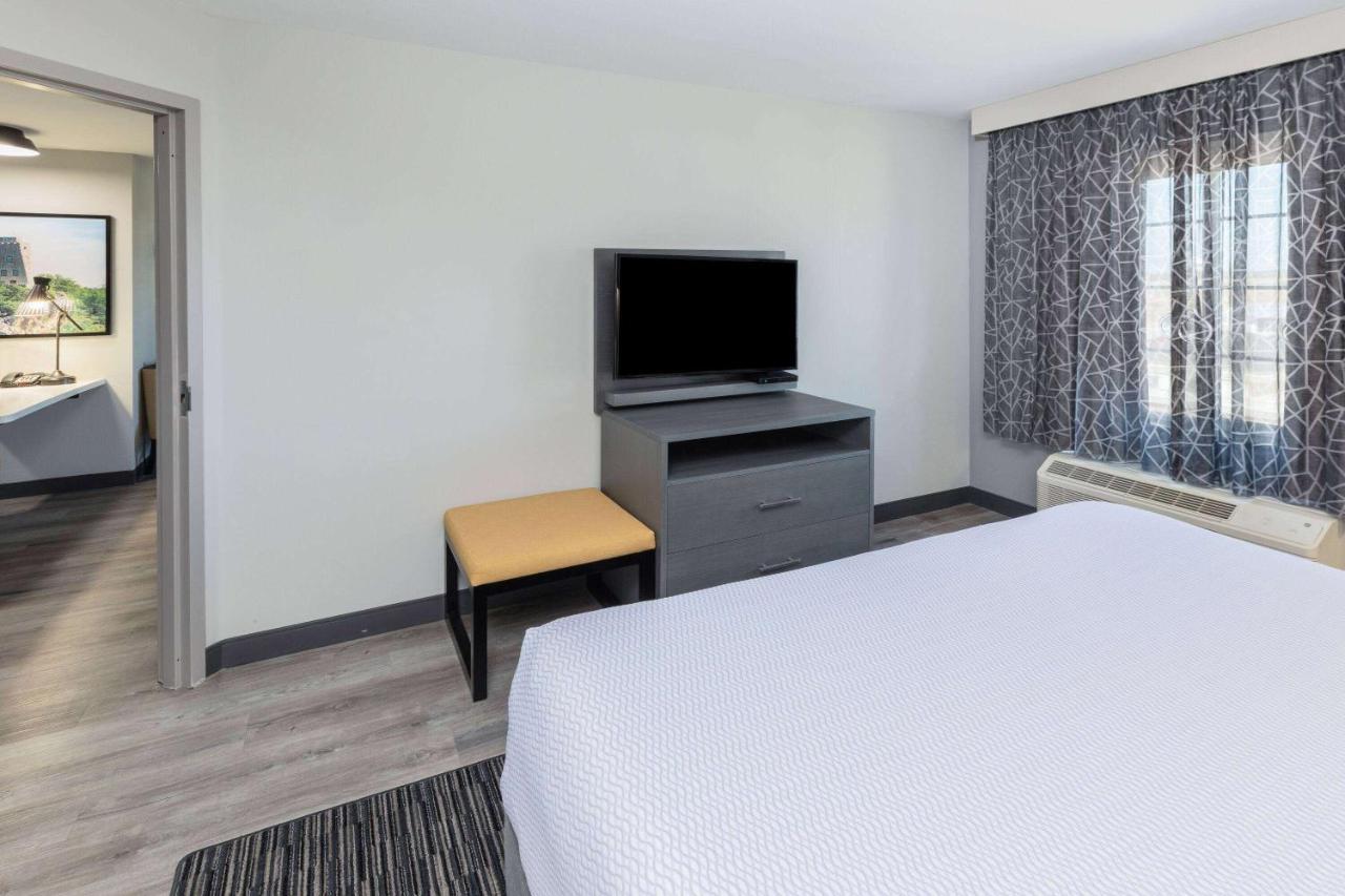 La Quinta Inn & Suites By Wyndham アードモア エクステリア 写真
